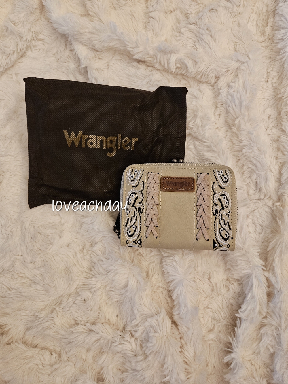 Wrangler✨️Beige Embroidered Women's Wallet